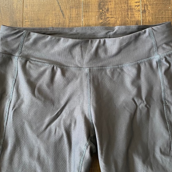 Running Room Grey Capri with Pink Mesh and Reflective Detailing - Picture 3 of 9
